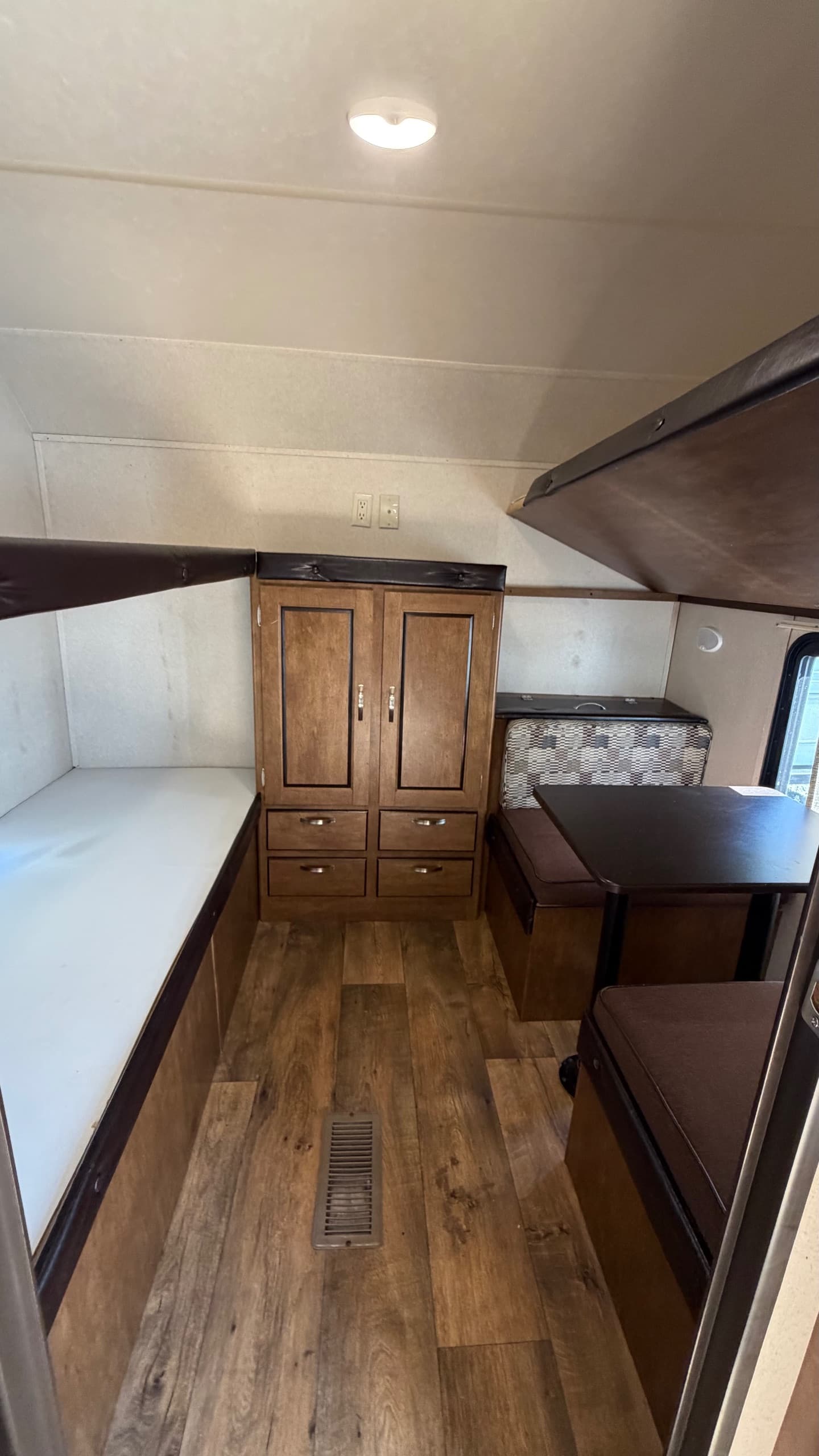 2018 Forest River Wildwood photo 3